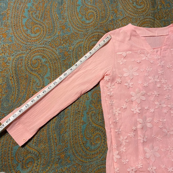 Light Pink Blouse / Tunic with Flower Embroidered Detail Sz Small or 6 to 8. - Picture 3 of 5